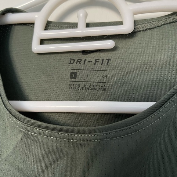 Nike olive green dri-fit running tee - Picture 2 of 3